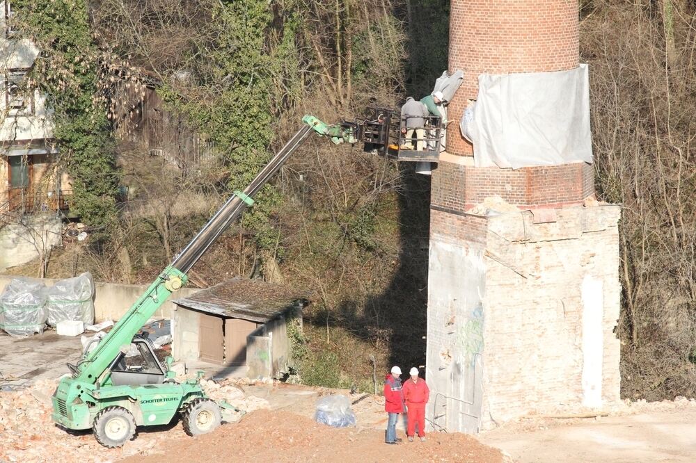 Sprengung des Groß-Schornsteins in Bad Urach