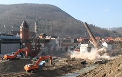 Sprengung des Groß-Schornsteins in Bad Urach