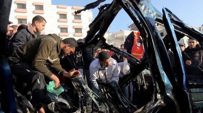 Zerstörtes Auto nach einem israelischen Luftangriff auf militante Palästinenser in Gaza-Stadt. Foto: Mohammed Saber