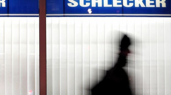 Schaufenster einer Schlecker-Filiale in Düsseldorf.  Foto: Martin Gerten / Archiv