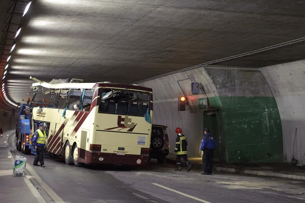 Busunfall in Schweizer Tunnel