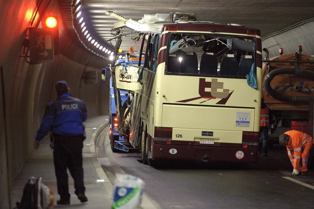 Busunfall in Schweizer Tunnel