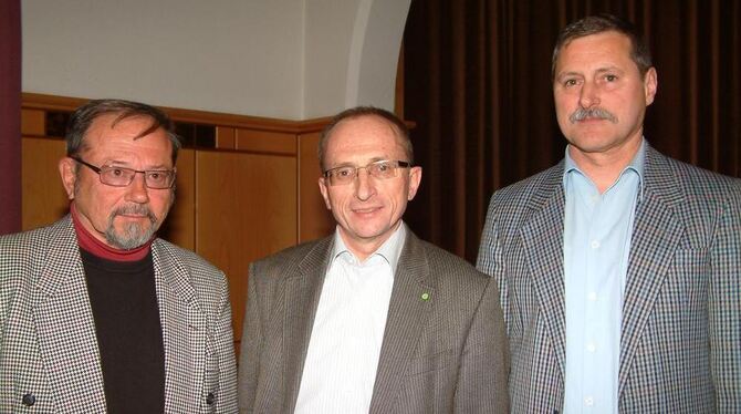 Wiedergewählter Vorstand (von links): Georg Huwe (Vize-Vorsitzender), Dietmar Bez (Vorsitzender) und Dieter Kern (Kassierer).