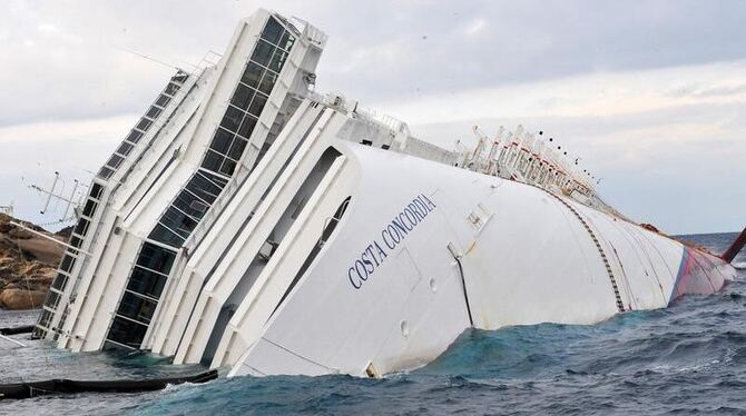 Die Bergung des »Costa Concordia«-Wracks wird sich noch lange hinziehen. Foto: Luca Zennaro