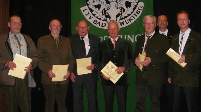 Auszeichnungen bei der Kreisjägervereinigung Reutlingen: von links Helmut Canz, Walter Künkele, Karl Heinz Moser, Kurt Walz, Ulr