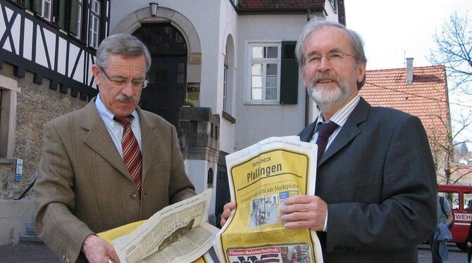 Die gelben Orts-Check-Seiten haben Bürgermeister Rudolf Heß (rechts) und Hauptamtsleiter Hubert Dyjas sehr genau studiert und je