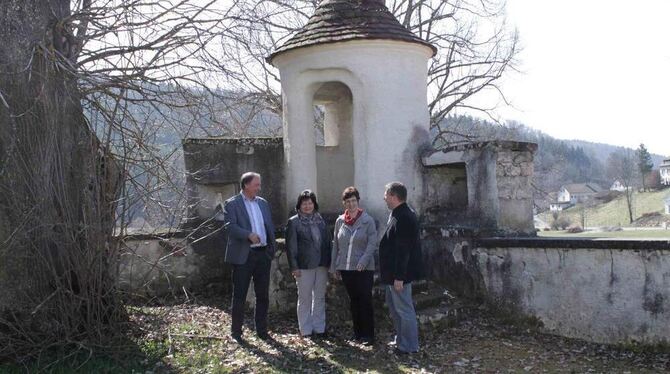 Bei solchem Kaiser- oder Hochzeitswetter wie am Mittwoch ist eine Trauung unter freiem Himmel ein Erlebnis. Der kleine Turm auf