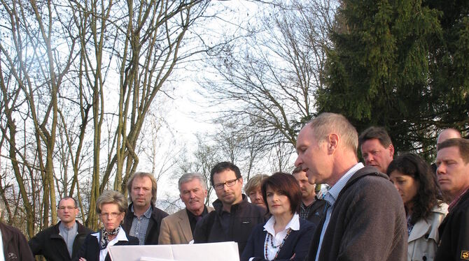 Bald Urnen unterm Baum Kreis Tübingen Reutlinger