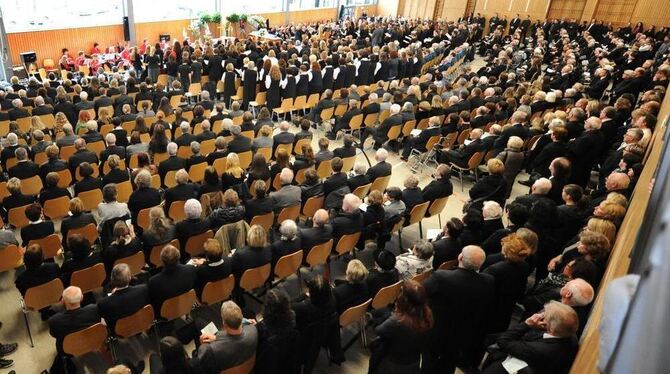 Abschied mit Musik: Mehrere Chöre, Orchester und Ensembles gestalteten die Trauerfeier für Steffen Hinger. GEA-FOTO: PACHER