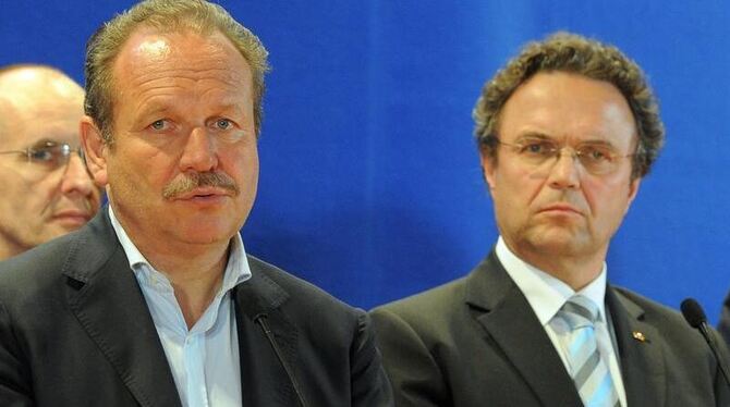 Verdi-Chef Frank Bsirske (l.) und Bundesinnenminister Friedrich (CSU) haben eine lange Zitterpartie hinter sich. Foto: Bernd