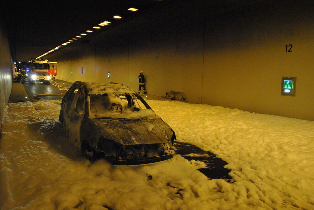 Großalarm nach Tunnelbrand Dusslingen April 2012