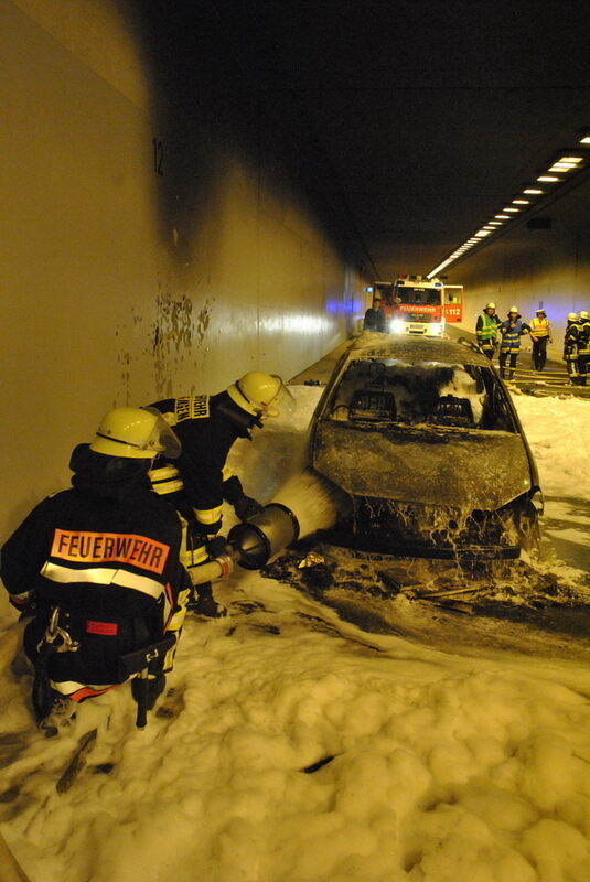 Großalarm nach Tunnelbrand Dusslingen April 2012