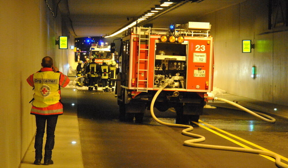 Großalarm nach Tunnelbrand Dusslingen April 2012