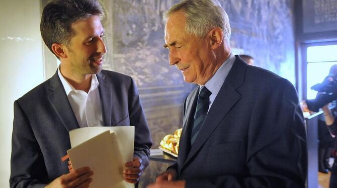 Eugen Schmid (rechts) mit OB Boris Palmer beim Empfang im Rathaus.