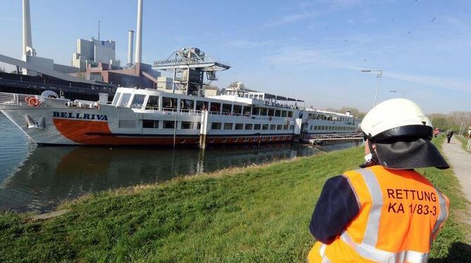 Nach der Havarie des Rhein-Kreuzfahrtschiffs »Bellriva« nimmt der Lotse erstmals Stellung. Foto: Uli Deck