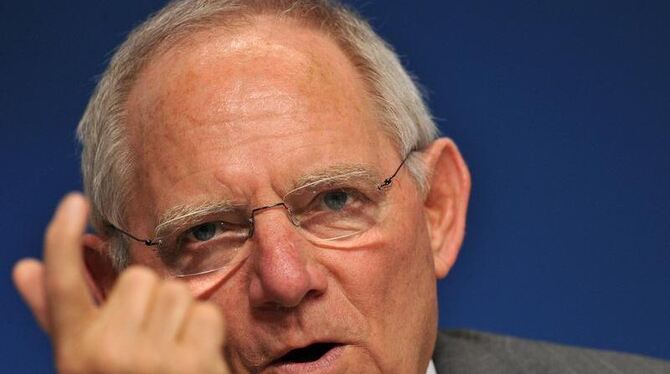 Bundesfinanzminister Wolfgang Schäuble setzt sich für Rösler ein. Foto: Bernd von Jutrczenka