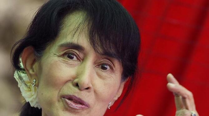 Schwere Schlappe für Birmas Reformpräsidenten Thein Sein: Friedensnobelpreisträgerin Aung San Suu Kyi boykottiert den Einzug