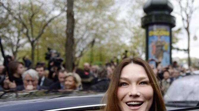 First Lady Carla Bruni-Sarkozy hat gewählt. Foto: Eric Feferberg/POOL MAXPPP