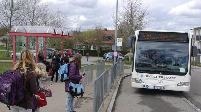 Reicht es  noch  auf  den Zug nach Betzingen? Wenn der Bus um 14.11 Uhr an der Schule so wie gestern etwas Verspätung hat, kann