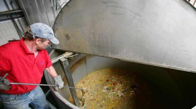 Aus solcher Art Speiserestebrühe wird durch Vergärung Biogas gewonnen. Im »Großbettlinger Gatter« wollen »ReFood« Metzingen und