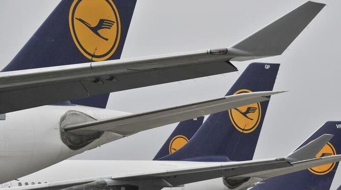 Die Lufthansa fährt derzeit einen strikten Sparkurs. Bis 2015 sollen die Kosten um 1,5 Milliarden Euro niedriger liegen als n