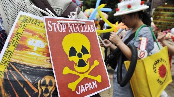 Menschen in Tokio demonstrieren für den vollständigen Verzicht auf Atomkraft in Japan. Foto: Kimimasa Mayama