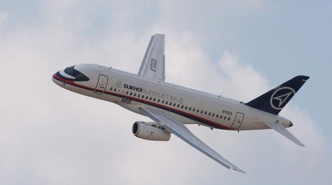 Der Sukhoi Superjet 100 ist das erste Passagierflugzeug, das in Russland seit dem Zerfall der Sowjetunion entwickelt wurde. F