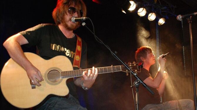 Peter Freudenthaler (rechts) und Volker Hinkel sorgten als »Fools Garden Duo« auf ihrem unplugged-Konzert in der Mariaberger Tur