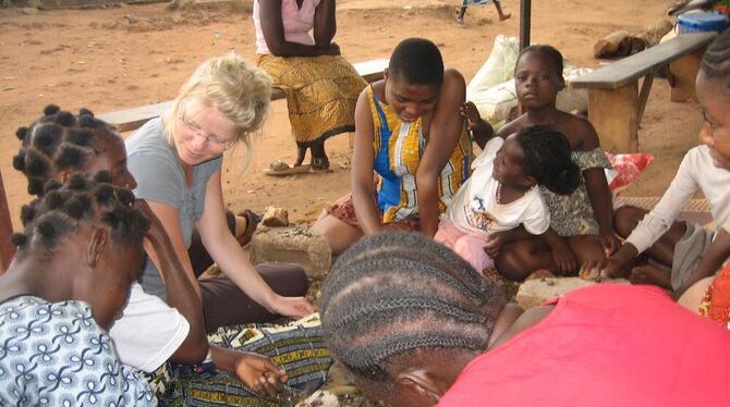 Ein Bild aus dem Therapiezentrum St. Camille im Jahr 2010, als Anna Löwenstrom (Bildmitte, links) vom Verein zur Förderung einer