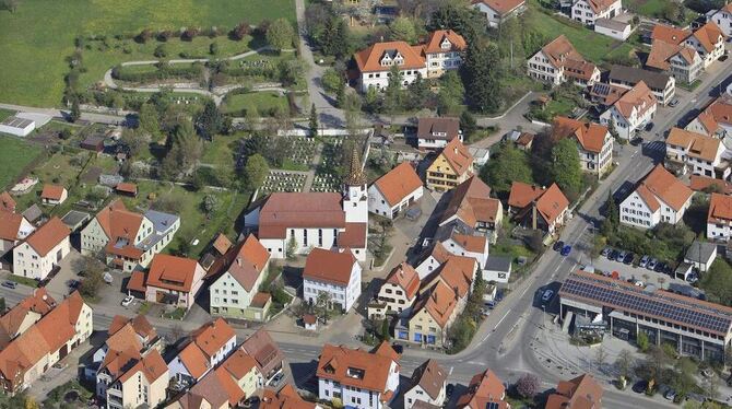 Eine Bürgerin fordert kostenlose Busverbindungen für die Bewohner der anderen Teilorte nach Undingen, dem zentralen Ort der Gemeinde Sonnenbühl.