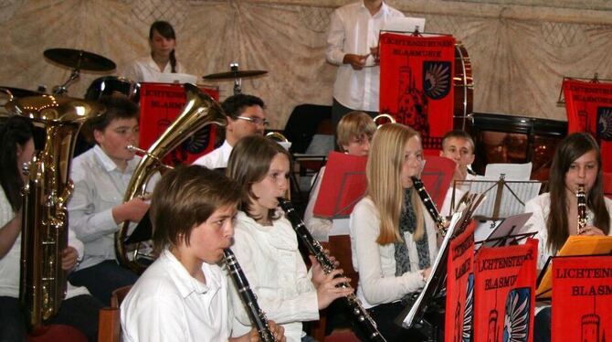 Die Jugendkapelle der Lichtensteiner Blasmusik eröffnete das Konzert zugunsten der Johanneskirche.   FOTO: LEIPPERT