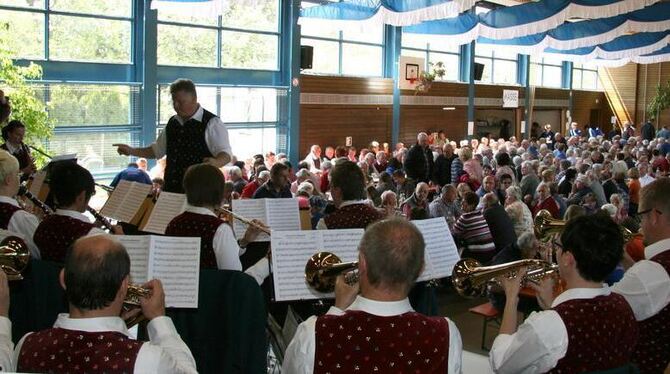 Zünftige  Blasmusik von den Hofbühlmusikanten Neuhausen in Würtingen.