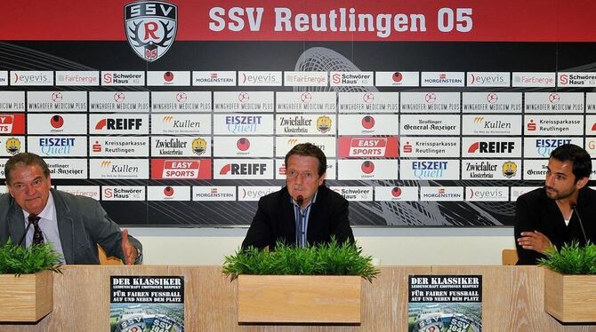 Bei der Pressekonferenz vor dem Klassiker. Von links: Ulms Präsident und Trainer Paul Sauter, SSV-Fußball-Vorsitzender Eberhard