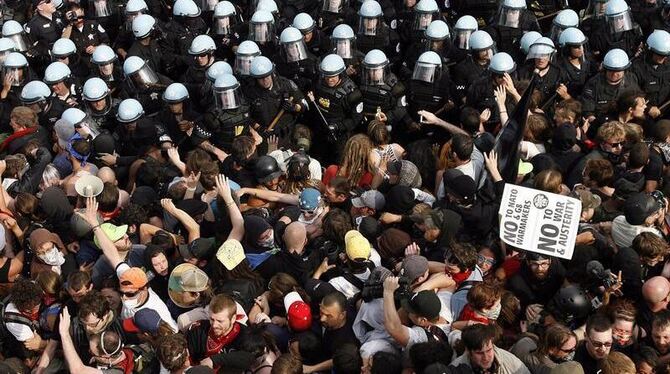 Proteste gegen den Nato-Gipfel in Chicago. Die Polizei sichert die Stadt mit mindestens 3000 Einsatzkräften. Foto: John Smier