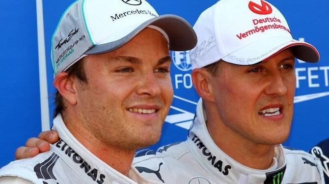 Nico Rosberg (l) und Michael Schumacher fahren beide für Mercedes in der Formel 1. Foto: Jens Büttner