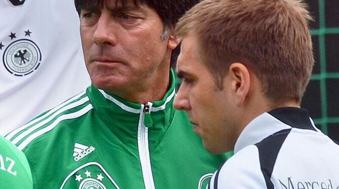 Bundestrainer Joachim Löw plant auf der linken Abwehrseite mit Philipp Lahm. Foto: Marcus Brandt