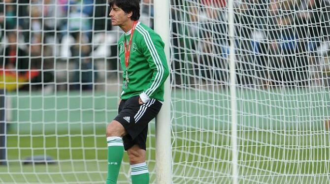 Bundestrainer Joachim Löw hat den Erfolgsplan für den EM-Auftakt gegen Portugal im Kopf. Foto: Andreas Gebert