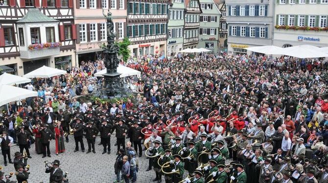 Höhepunkt des zweitägigen Landesbläsertreffens war das gemeinsame Abschlusskonzert auf dem Tübinger Marktplatz.