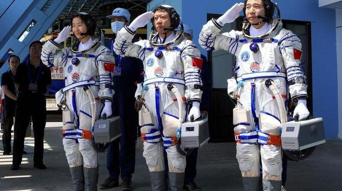 Shenzhou-9-Astronauten (v.l.n.r.): Liu Yang, Liu Wang, and Jing Haipeng. Foto: epa