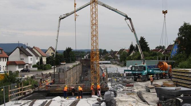 Die westliche Tunnelröhre der B 27 in Dußlingen ist seit Monaten mit Gegenverkehr in Betrieb, die östliche Röhre wird blockweise