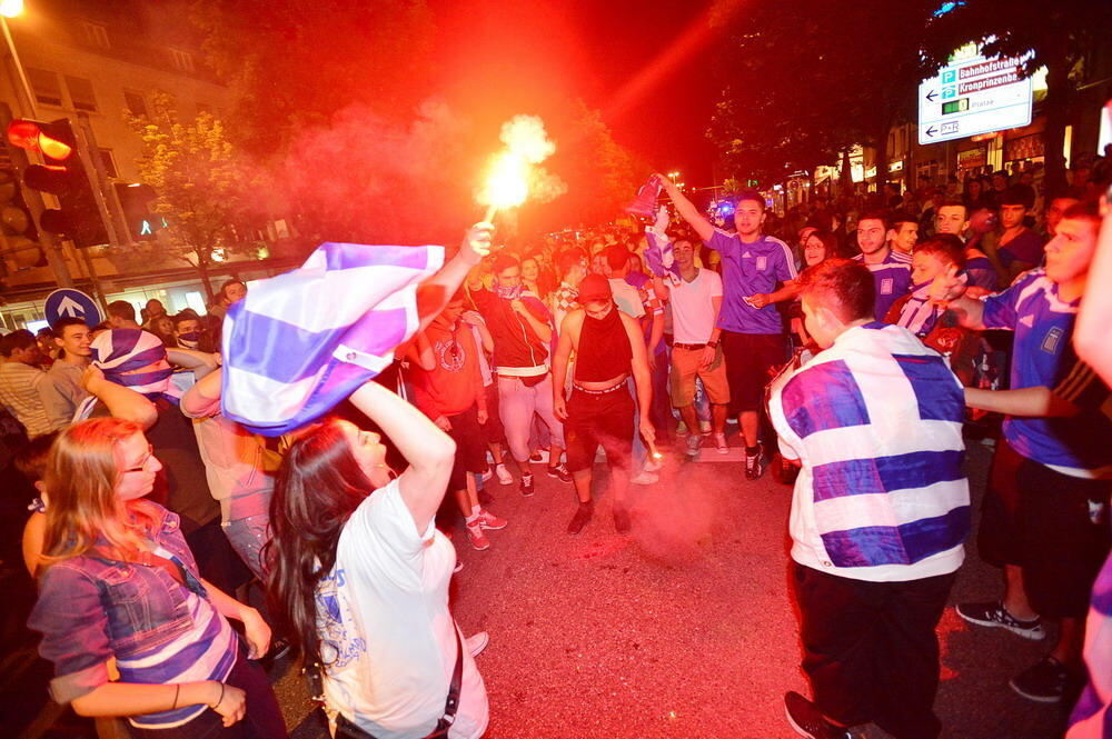 Reutlinger Fans feiern Deutschlands Einzug ins Halbfinale der Fussball EM 2012