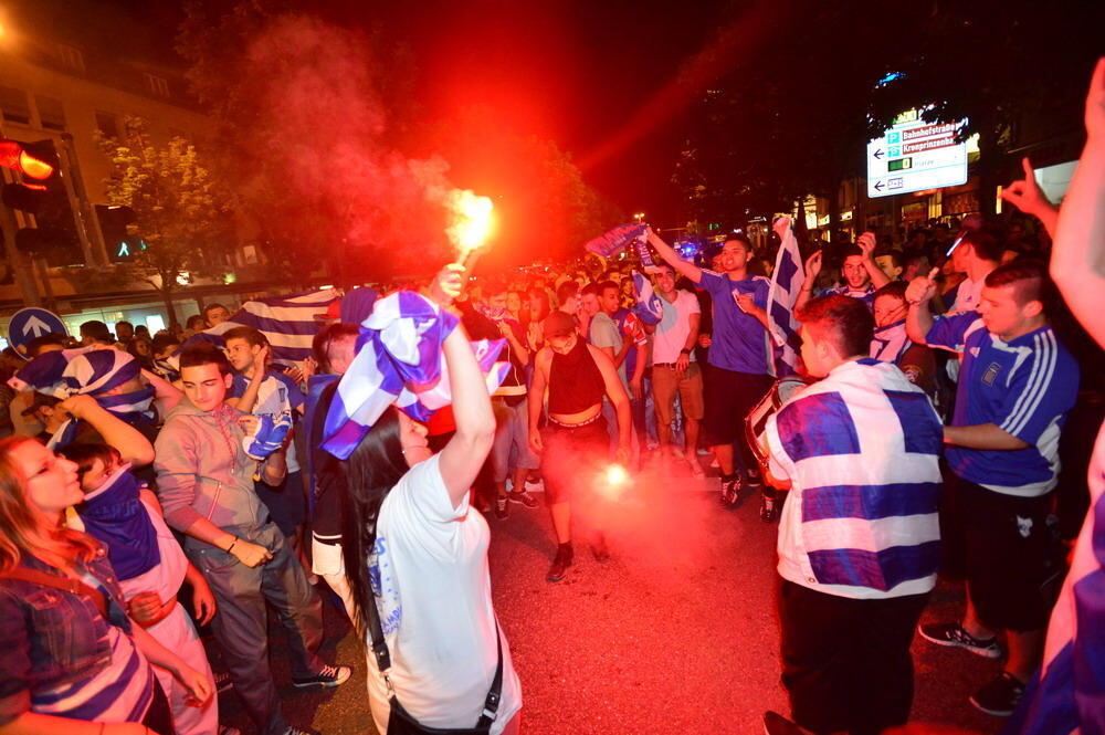 Reutlinger Fans feiern Deutschlands Einzug ins Halbfinale der Fussball EM 2012