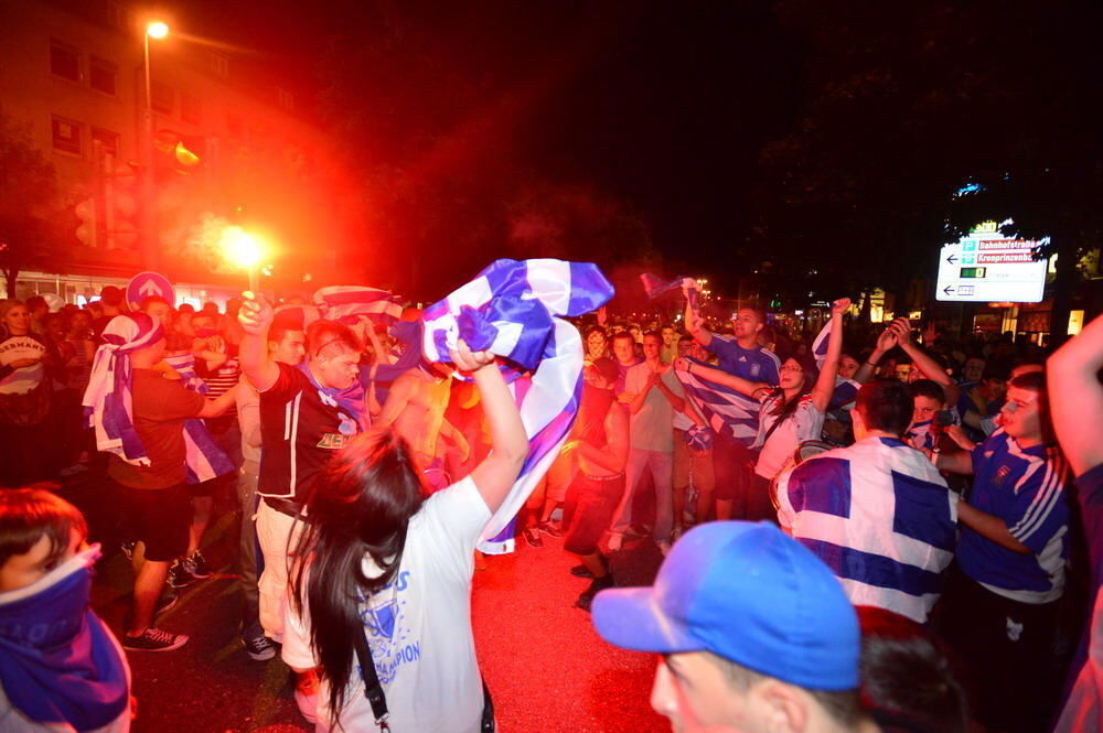 Reutlinger Fans feiern Deutschlands Einzug ins Halbfinale der Fussball EM 2012