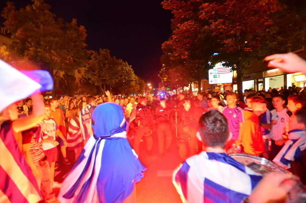 Reutlinger Fans feiern Deutschlands Einzug ins Halbfinale der Fussball EM 2012