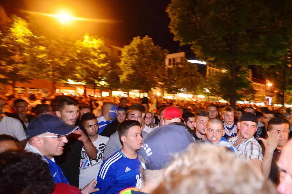 Reutlinger Fans feiern Deutschlands Einzug ins Halbfinale der Fussball EM 2012