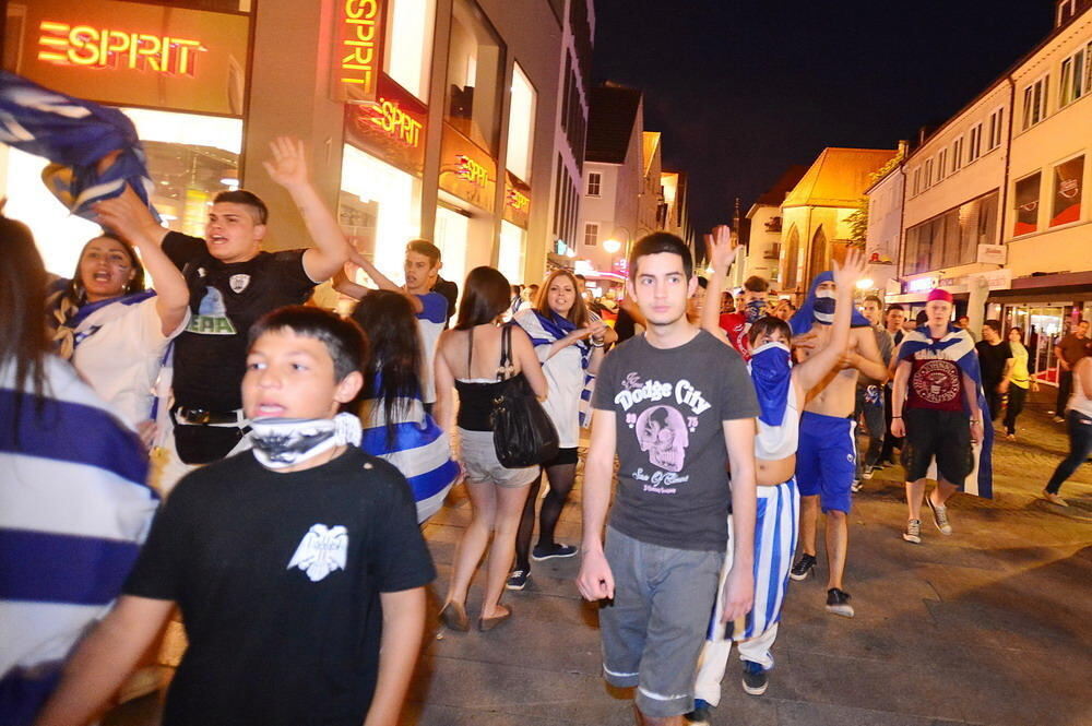 Reutlinger Fans feiern Deutschlands Einzug ins Halbfinale der Fussball EM 2012