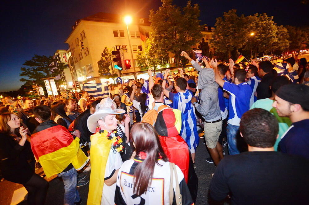 Reutlinger Fans feiern Deutschlands Einzug ins Halbfinale der Fussball EM 2012