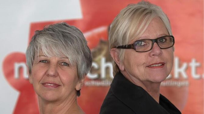 Gabriele Janz (links) und Karin Zäh organisieren den achten Neigschmeckt-Markt.  ARCHIVFOTO: TRINKHAUS