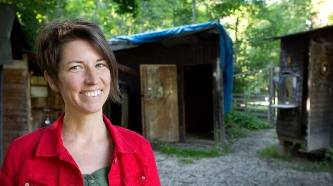 Handwerklich Begabte gesucht: Maria Margarita im renovierungsbedürftigen Schutzhüttendorf.  FOTO: SCHREIER