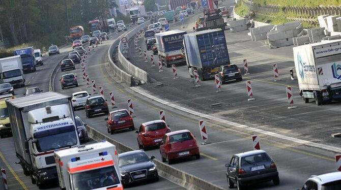 Derzeit gibt es laut ACE 449 Baustellen auf fast 2000 Kilometern Autobahn. Foto: Marius Becker/ Archiv